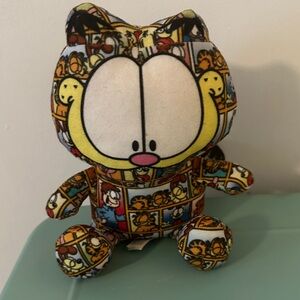 Garfield Patterned Vintage 8” tall